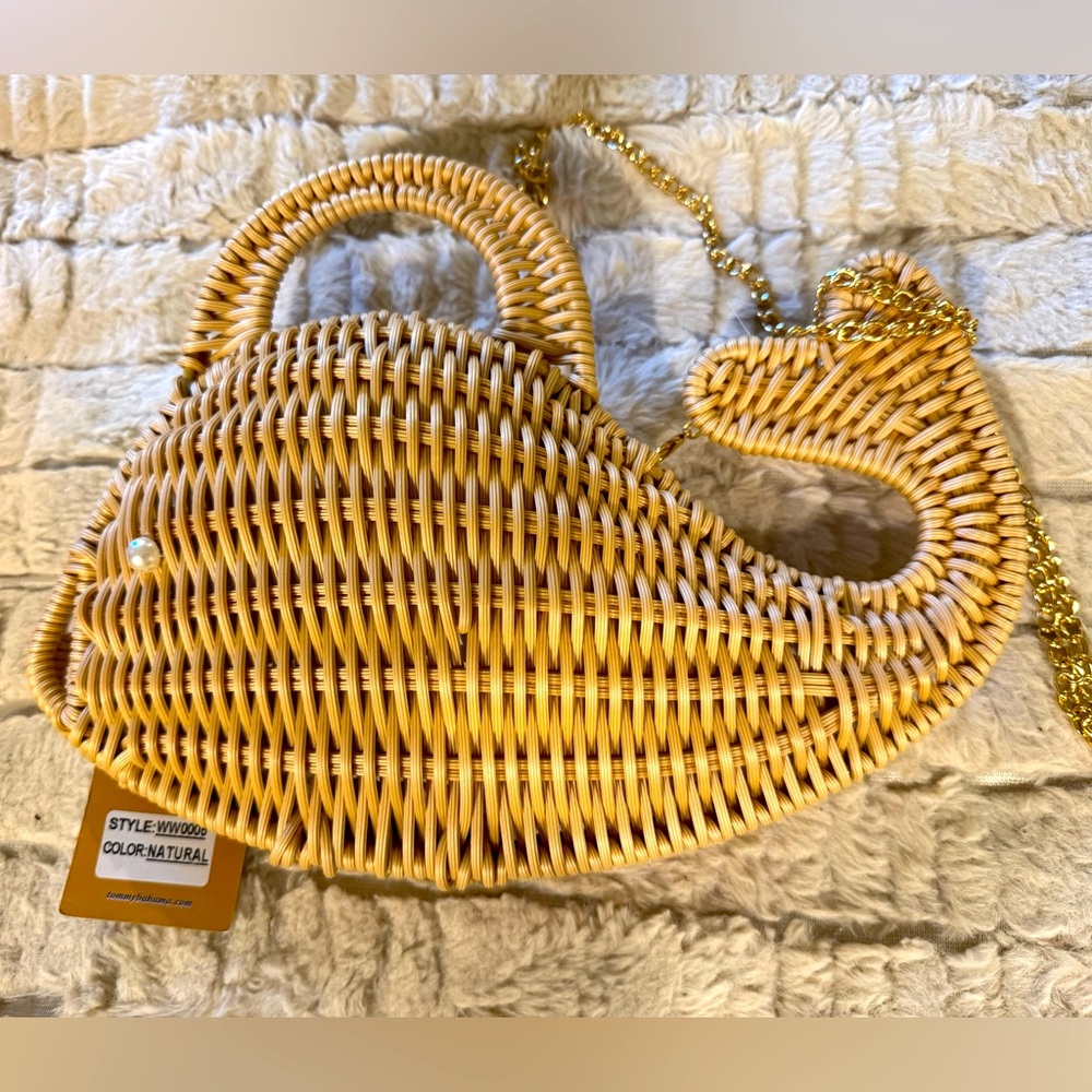 Brand new Tommy Bahama Wicker Woven Whale Crossbody Purse gold chain Clutch Bag